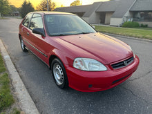 Load image into Gallery viewer, 1999 Honda Civic 5 Speed

