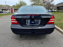 Load image into Gallery viewer, 2005 Mercedes Benz c230
