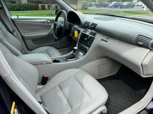 Load image into Gallery viewer, 2005 Mercedes Benz c230
